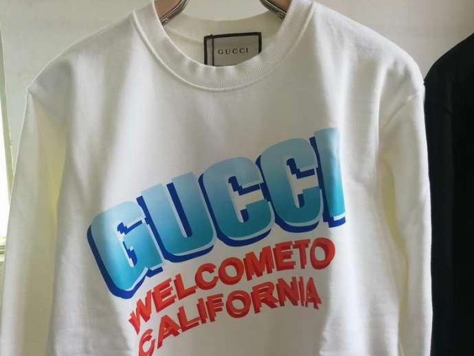 Picture of Versace Sweatshirts _SKUGucciXS-LG261126821